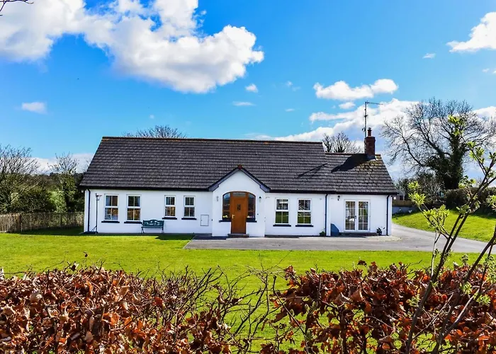 The Heights & Hollows Farmhouse, Saul, Downpatrick, Sleeps 14