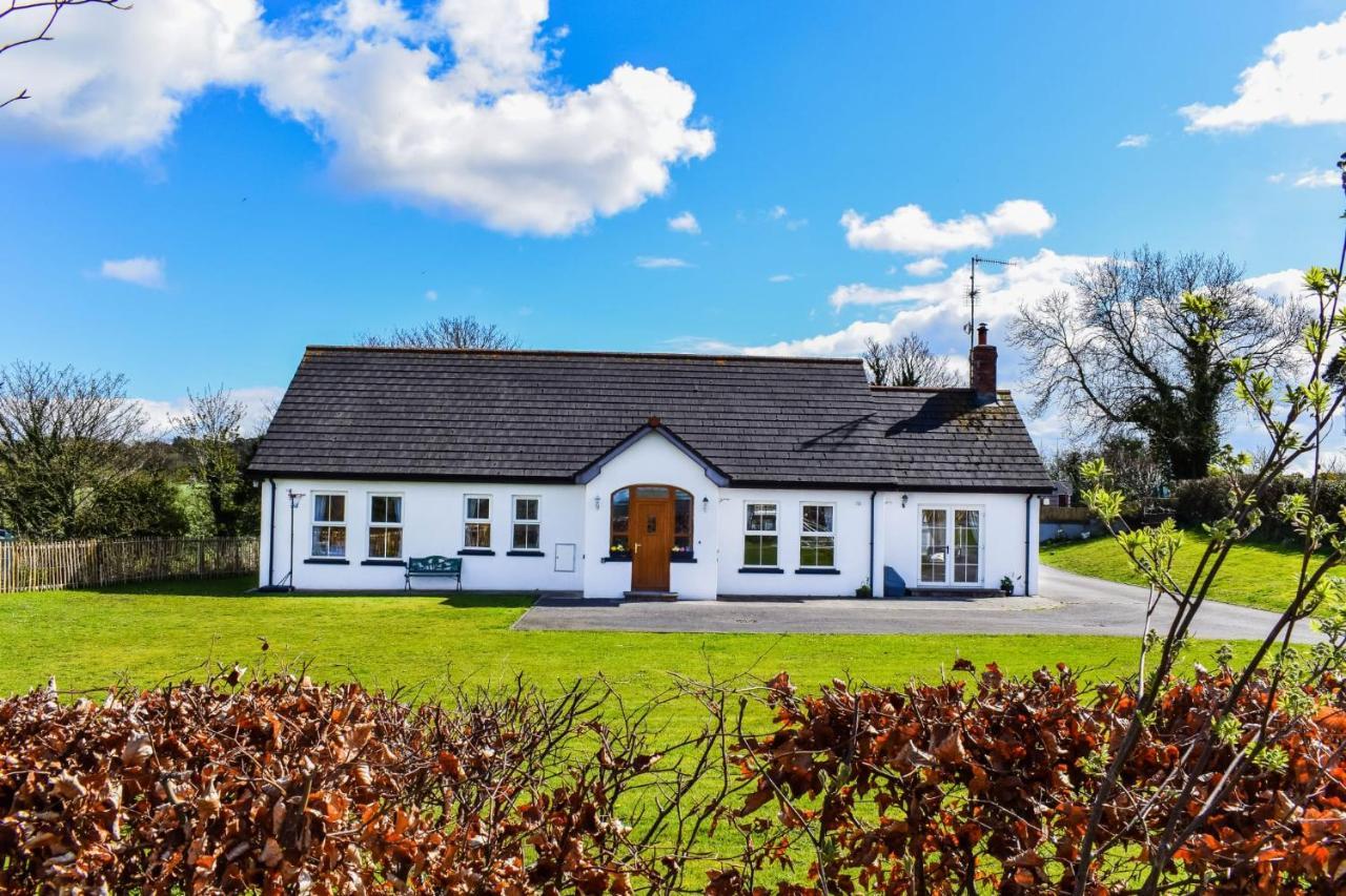 The Heights & Hollows Farmhouse, Saul, Downpatrick, Sleeps 14 Holiday home Downpatrick