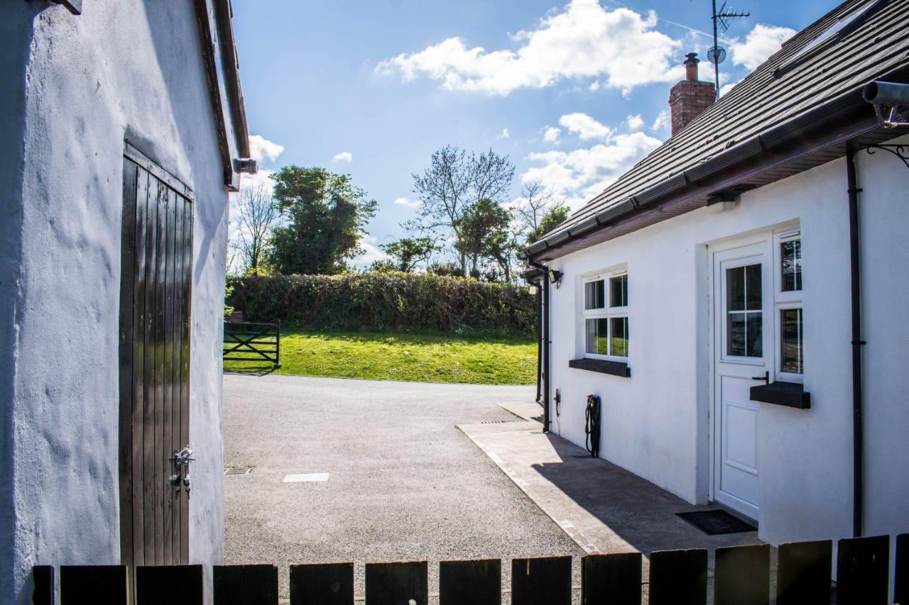 The Heights & Hollows Farmhouse, Saul, Downpatrick, Sleeps 14 *