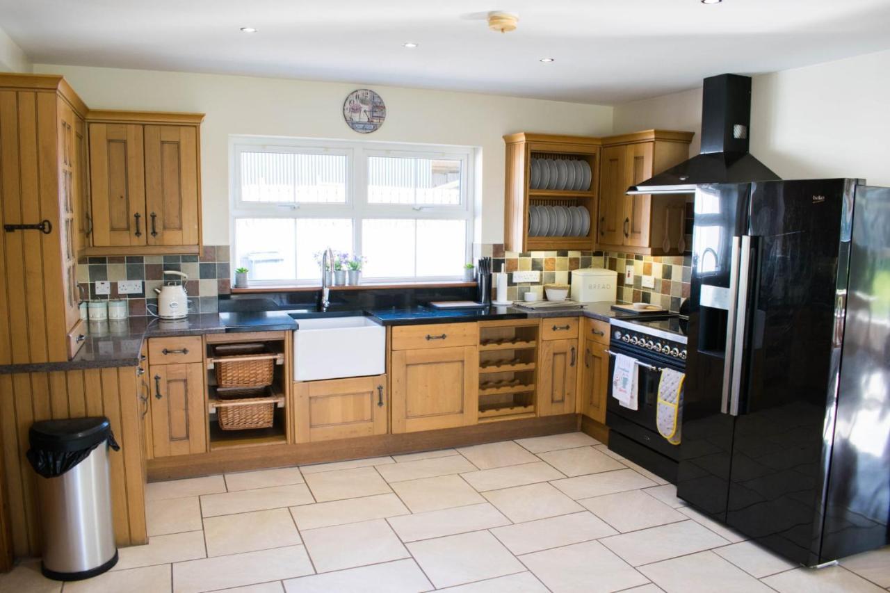 The Heights & Hollows Farmhouse, Saul, Downpatrick, Sleeps 14 Holiday home