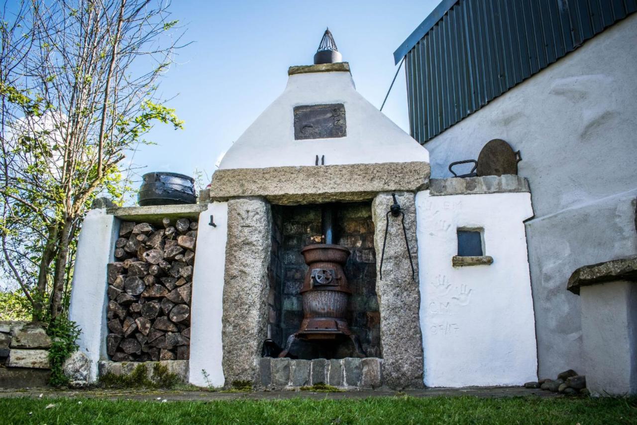 The Heights & Hollows Farmhouse, Saul, Downpatrick, Sleeps 14 *