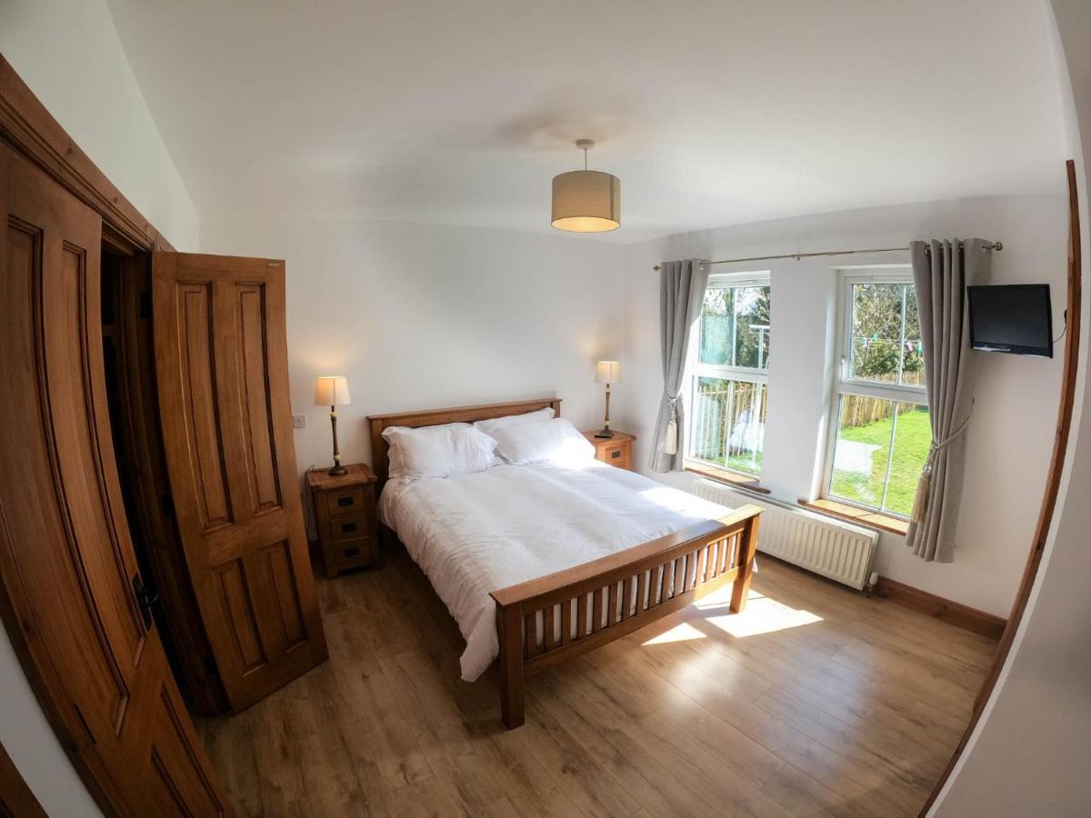 Holiday home The Heights & Hollows Farmhouse, Saul, Downpatrick, Sleeps 14