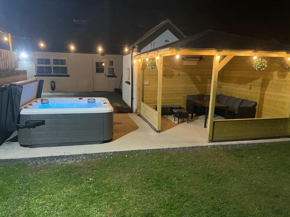 Holiday home The Heights & Hollows Farmhouse, Saul, Downpatrick, Sleeps 14 Downpatrick